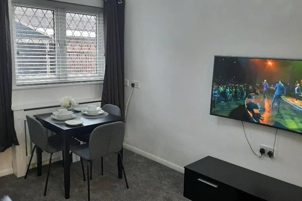 Entire Rental, Easy Reach To Etihad Stadium Manchester Exterior foto